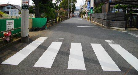 写真：車道外側線敷設前