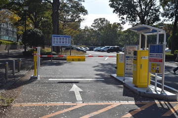 西第二駐車場入り口