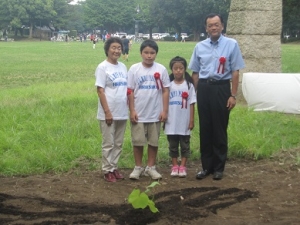 植樹者の集合写真