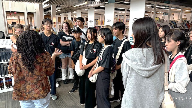 消防署内見学の様子の写真