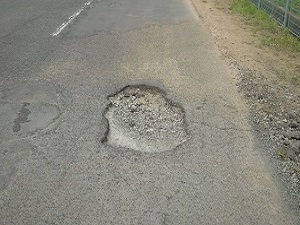 道路上の陥没