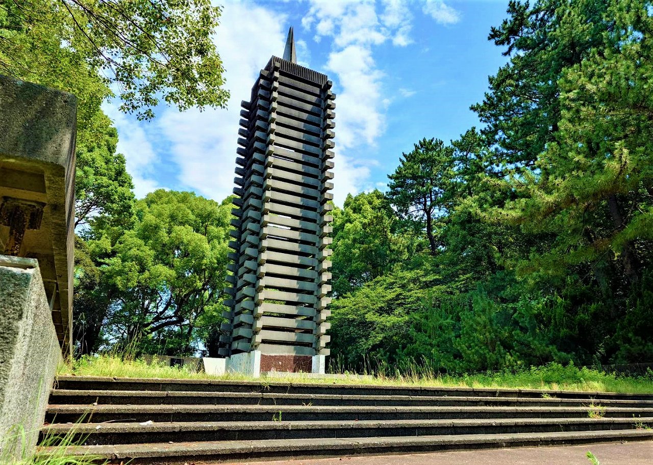 平塚市平和慰霊塔の写真2