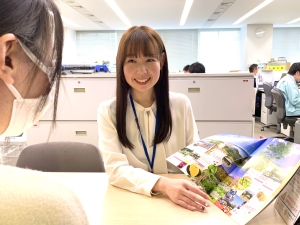 窓口対応の様子の写真