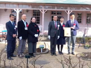 アンネのバラ植樹式の様子